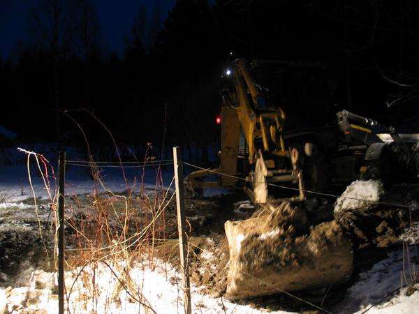 Kaivannon t�ytt�minen meneill��n