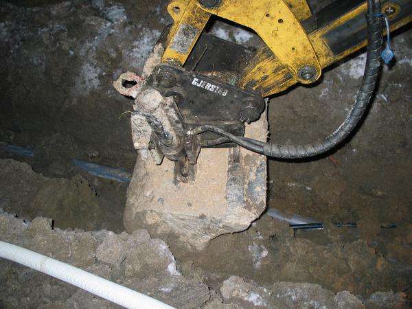 Sinne uppoavat naapurin vesi- ja viem�riputket